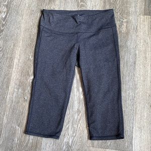 Athleta capri leggings size S color gray